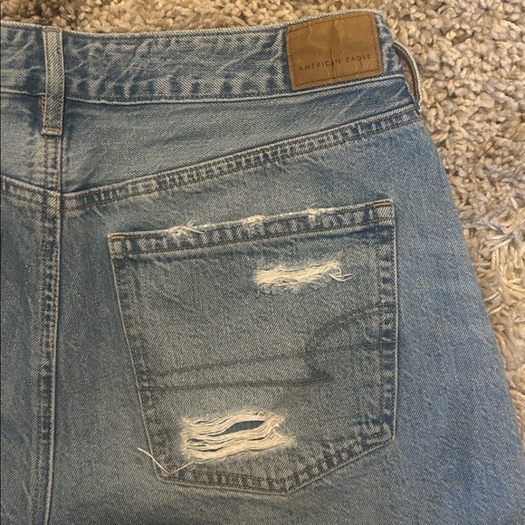 American Eagle light wash denim tomgirl shorts size 6 - Picture 3 of 5